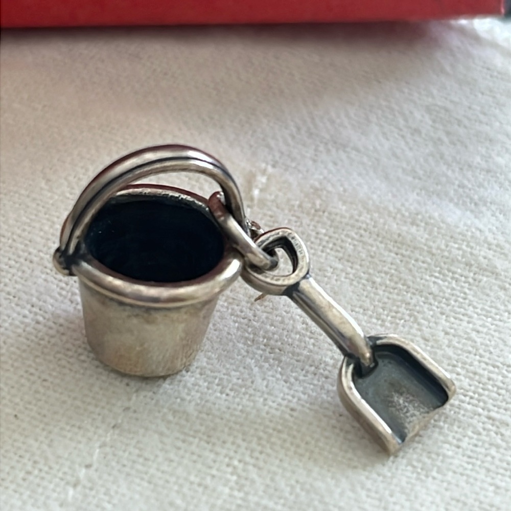 Retired, Rare James Avery Charm